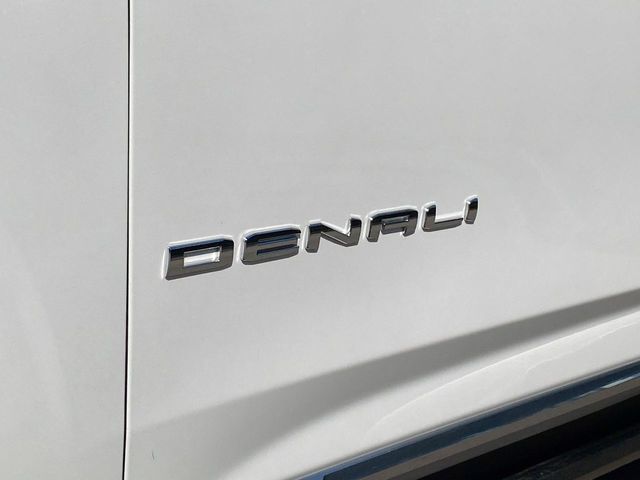 2023 GMC Yukon XL Denali 33