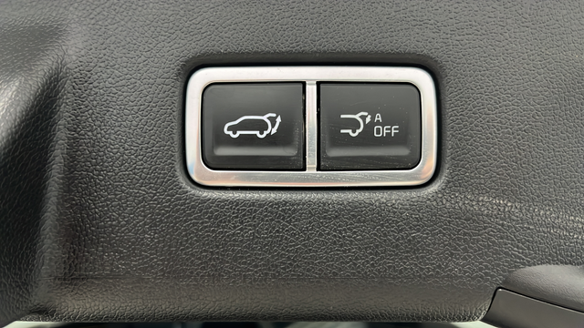 Used 2025 White Kia SX Prestige image 30