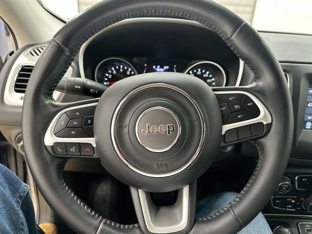 Used 2021 Silver Jeep Latitude image 12