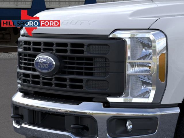 2025 Oxford White Ford Super Duty F-350 DRW XL 4X4 Truck