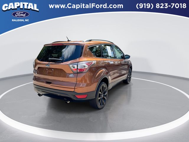 Used 2017 Red Ford SE image 8