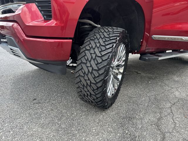 Used 2022  Chevrolet High Country image 33