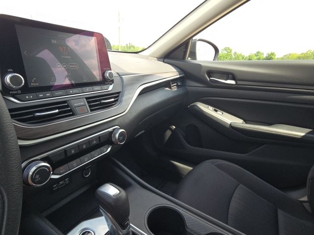 2025 Nissan Altima 2.5 SV:B02428