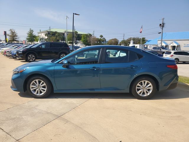 Used 2025  Toyota LE image 2