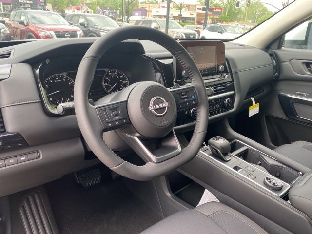 2025 Nissan Pathfinder SV photo