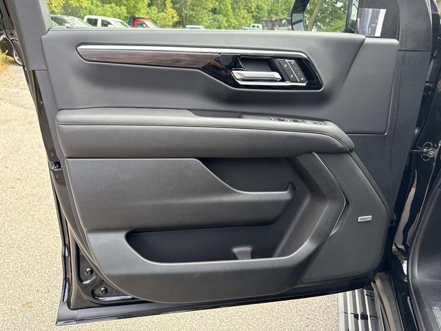 2025 Chevrolet Suburban - Image 20