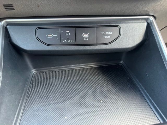 Used 2025  Kia LXS image 28