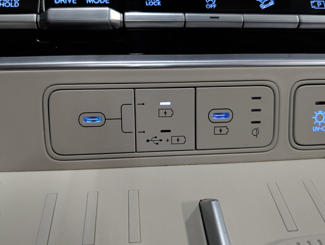 Used 2024 Rockwood Green Hyundai Limited image 26