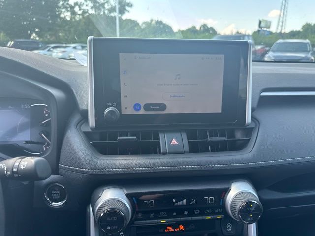 2025 Toyota RAV4 XLE - Photo 12