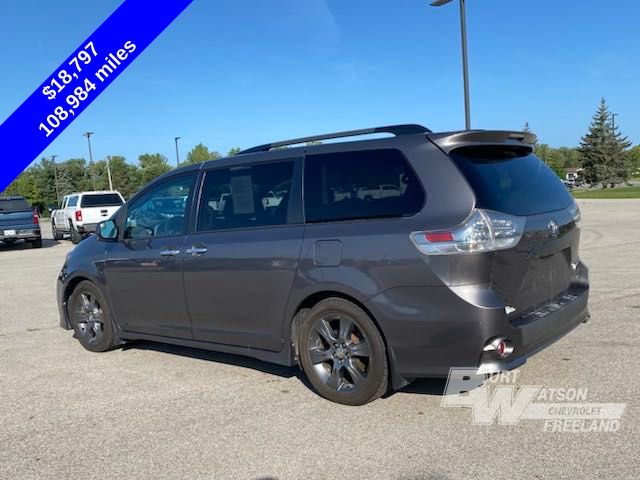 2016 Toyota Sienna SE 3