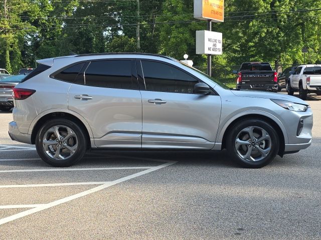 2023 Ford Escape ST-Line:L166580A