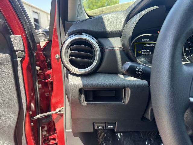 Used 2025 Red Nissan 1.6 SR image 23