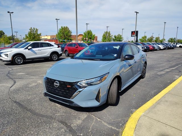 Used 2025 Gray Nissan SR image 3
