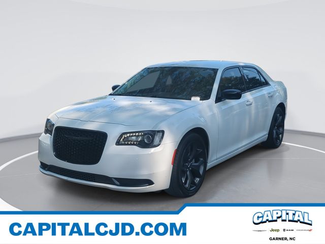 Bright White Clearcoat 2023 Chrysler 300 Sedan Rear-Wheel Drive 8-Speed Automatic