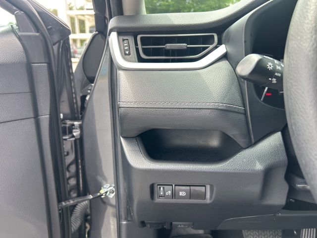 2023 Toyota RAV4 XLE - Photo 27