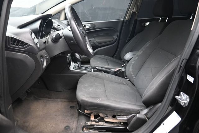 2015 Ford Fiesta SE - 8
