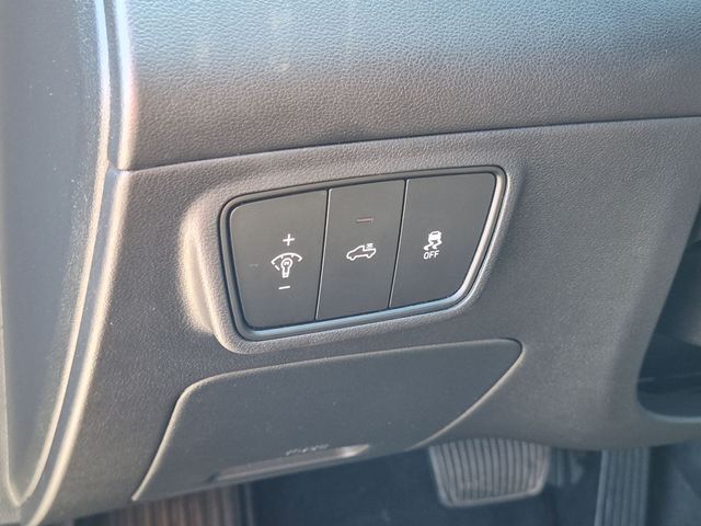 Used 2024 Green Hyundai SE image 15