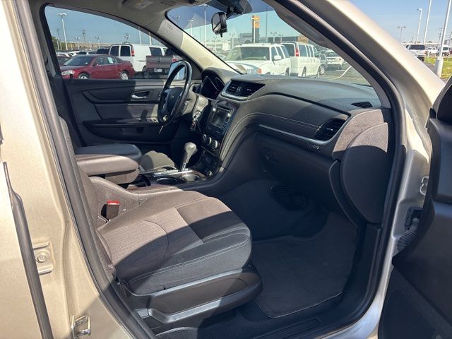 2017 Chevrolet Traverse LT photo