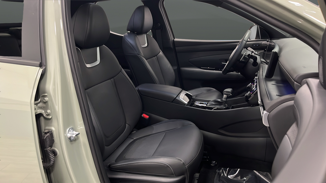 Used 2025 Sage Gray Hyundai Limited image 23
