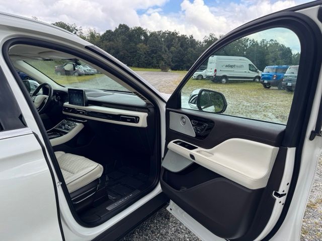 Used 2020 White Lincoln Black Label Grand Touring image 14