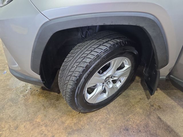 Used 2019 Silver Toyota XLE image 33