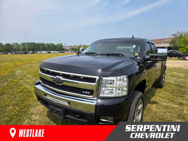 Black 2011 Chevrolet Silverado 1500 Pickup Truck Four-Wheel Drive 6-Speed Automatic