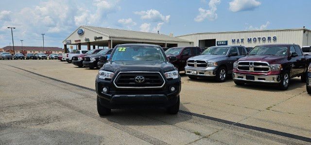 Used 2022 Toyota Tacoma SR5 with VIN 3TMCZ5AN4NM460695 for sale in Kansas City