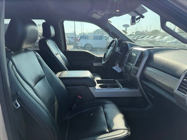 2017 White Gold Metallic Ford Super Duty F-350 DRW Lariat 4X4 Truck