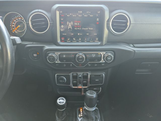 2020 Bright White Clearcoat Jeep Wrangler Unlimited Sahara 4X4 SUV