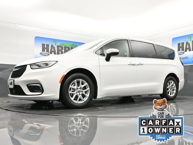 2023 Chrysler Pacifica Touring L photo