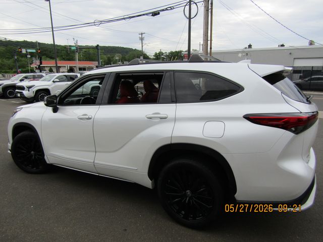 used 2023 Toyota Highlander car, priced at $37,999
