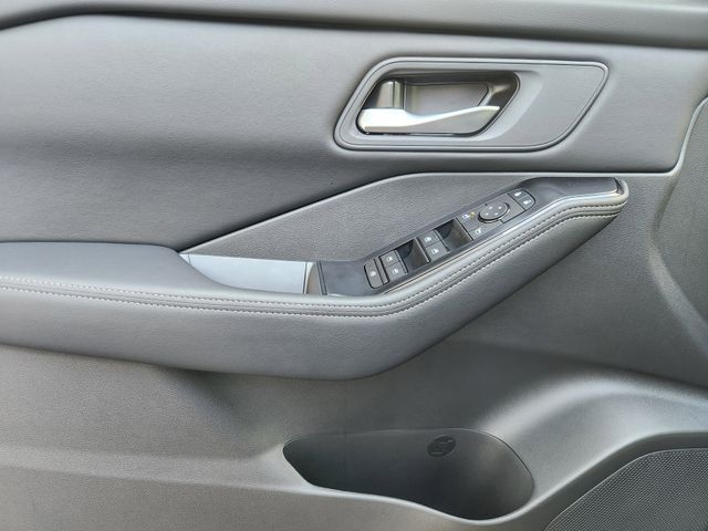 2026 Nissan Rogue SV photo 16