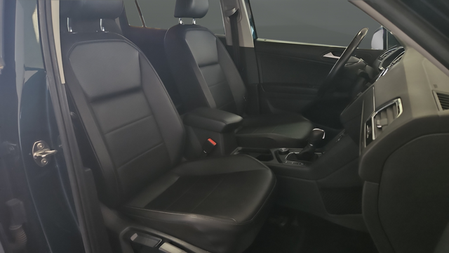 Used 2019 Stone Blue Metallic Volkswagen 2.0T SE image 23