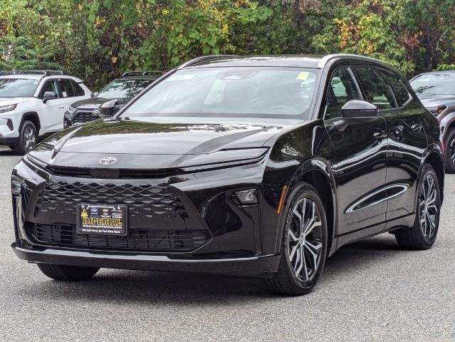 2025 Toyota Crown Signia XLE 8