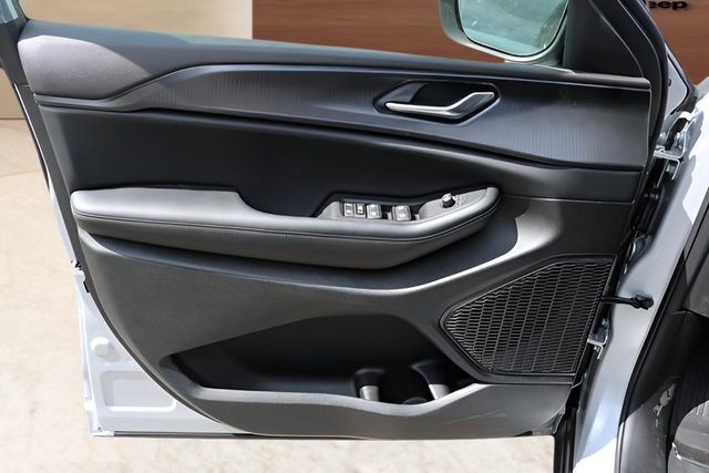 New Car 2025 Jeep Grand Cherokee  Laredo X For Sale Under $35,000 In Austin, Texas