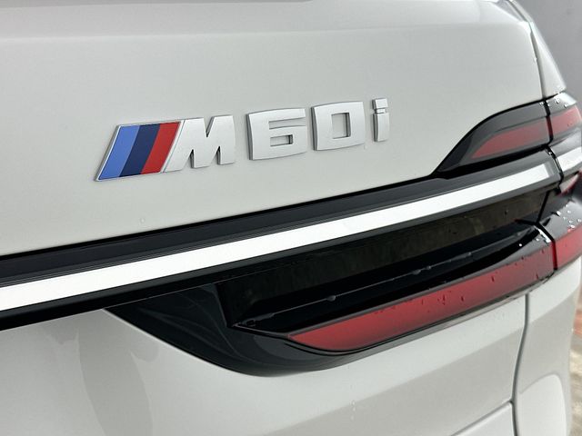 2025 BMW X7 M60i 37