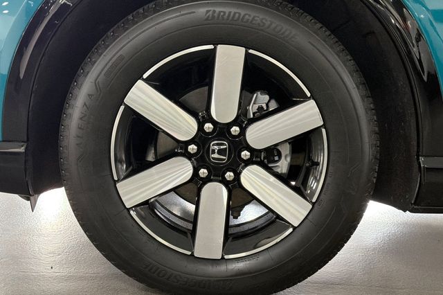 Used 2024 North Shore Pearl Honda Touring image 36