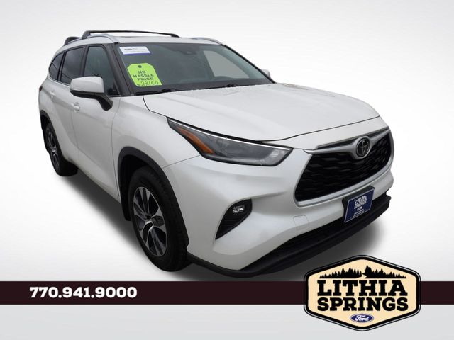 White (Blizzard Pearl) 2021 Toyota Highlander XLE AWD SUV / Crossover All-Wheel Drive 8-Speed Automatic