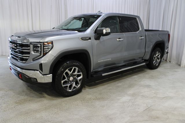 Used 2024 Gray GMC SLT image 27