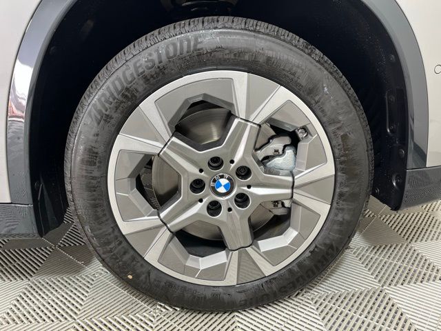 Used 2026 Silver BMW xDrive28i image 25