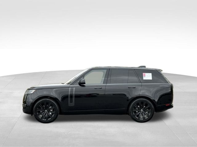 2023 Land Rover Range Rover SE 2