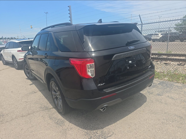 2023 Black Metallic Ford Explorer XLT 4X4 SUV