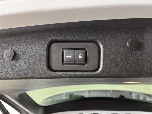 2025 Everest White Pearl Tricoat Nissan Pathfinder Platinum 4X4 SUV