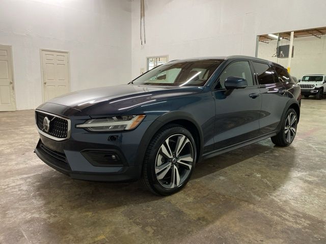 Denim Blue Metallic 2025 Volvo V60 Cross Country B5 Plus AWD Wagon All-Wheel Drive Automatic