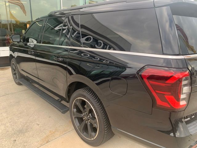 Used 2022 Black Ford Limited image 7
