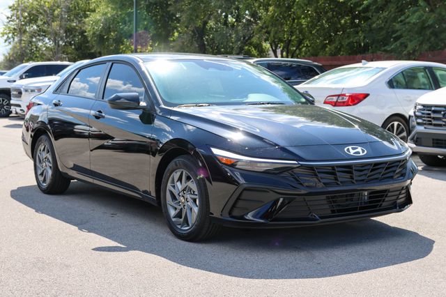 Abyss Black 2026 Hyundai Elantra Hybrid Sedan Front-Wheel Drive 6-Speed Dual Clutch