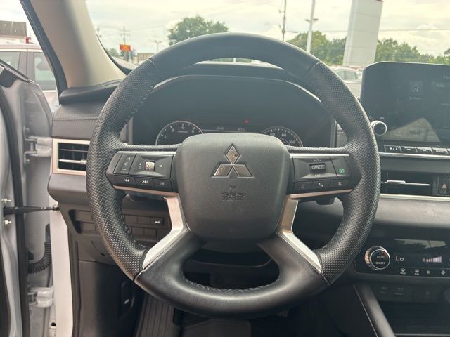 2024 Mitsubishi Outlander SE  at Royal Nissan