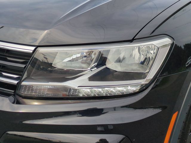 Used 2020 Black Volkswagen 2.0T SE R-Line Black image 9