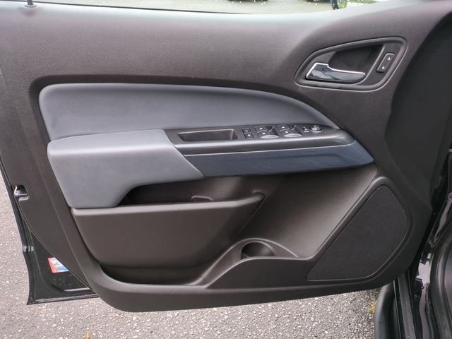 Used 2018 Black Chevrolet Z71 image 12