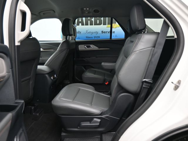 2025 Ford Explorer Active photo